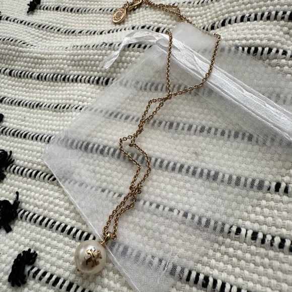 Tory Burch Gold Pearl Pendant Necklace - Picture 4 of 8